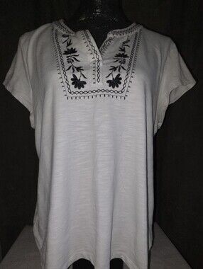 White Embroidered Women’s Top - Classic Floral Detail